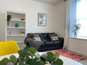 Quay Apartment with parking